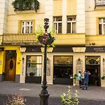 Premium Serviced Residences- Nyari Pal Utca